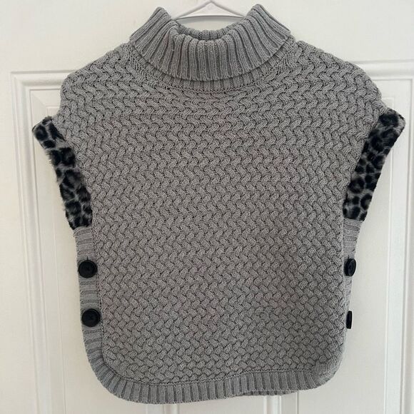Turtleneck Sweater Poncho Button Side Faux Fur Trim Aspen Kids Medium 7/8 - Picture 1 of 8